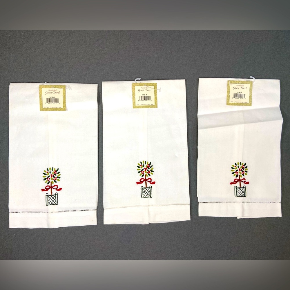 Holiday‎ Guest Towels for Hand Boxwood Topiary embroidered New with Tag NWT